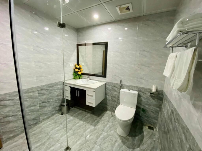 Bathroom 3, Thanh Dat Hotel Dong Van, Duy Tiên