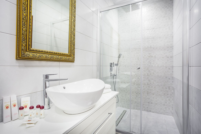 Bathroom 4, Empire, Northern