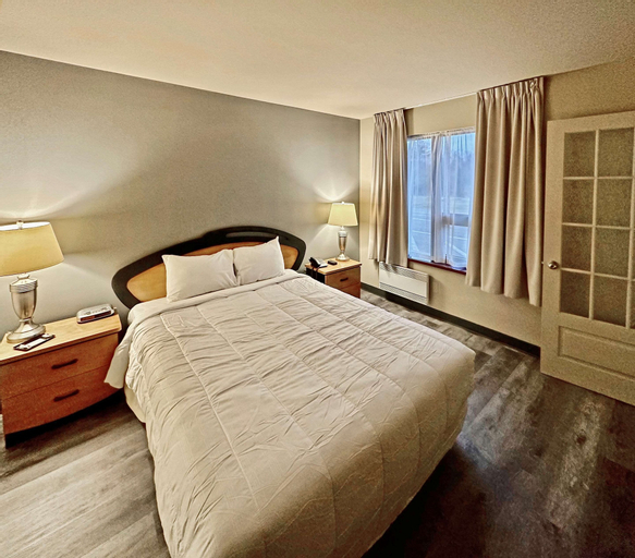 Bedroom 2, Econo Lodge, Portneuf