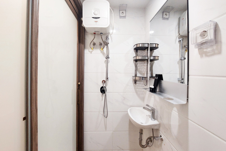 Bathroom 3, Nice And Restful Studio Sky House Bsd Apartment, South Tangerang