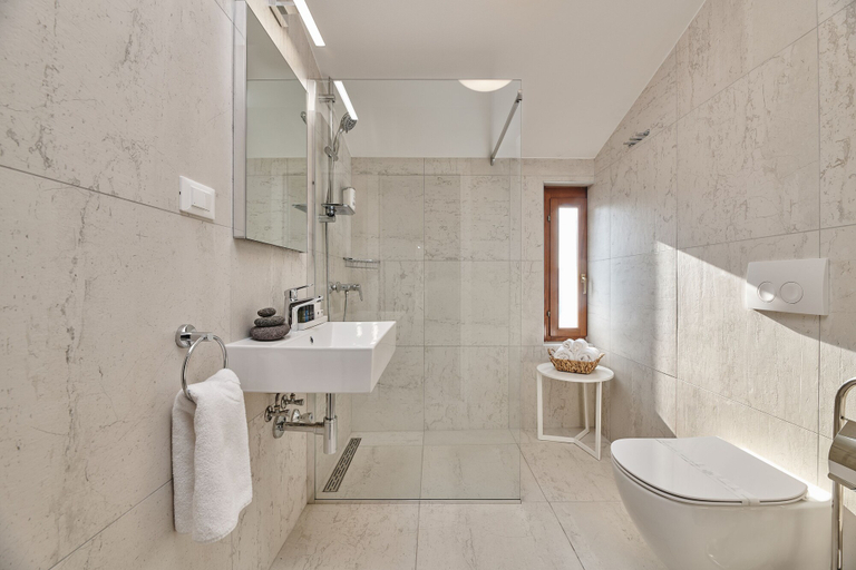 Bathroom, Al Porto Suites, Novigrad