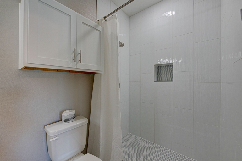 Bathroom 3, Anchors Away, Nueces