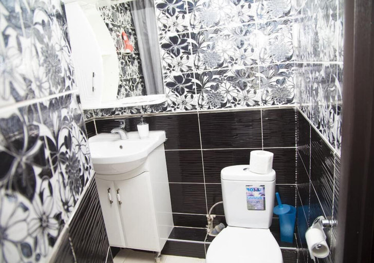 Bathroom 3, 999Gold, Central