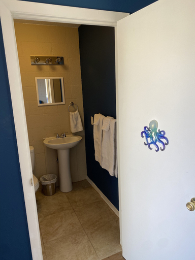 Bathroom 4, Charles Hotsprings, Sierra