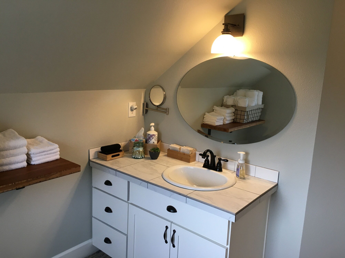 Bathroom 4, The Alberta Petite Hotel, Multnomah