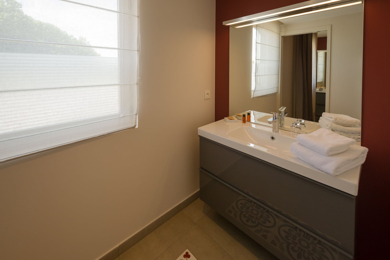 Bathroom 4, Hôtel Restaurant La Sorelle, Ain
