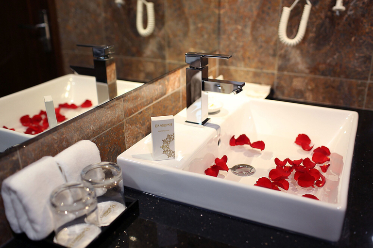 Bathroom 4, London Hotel & Apartment, Cầu Giấy