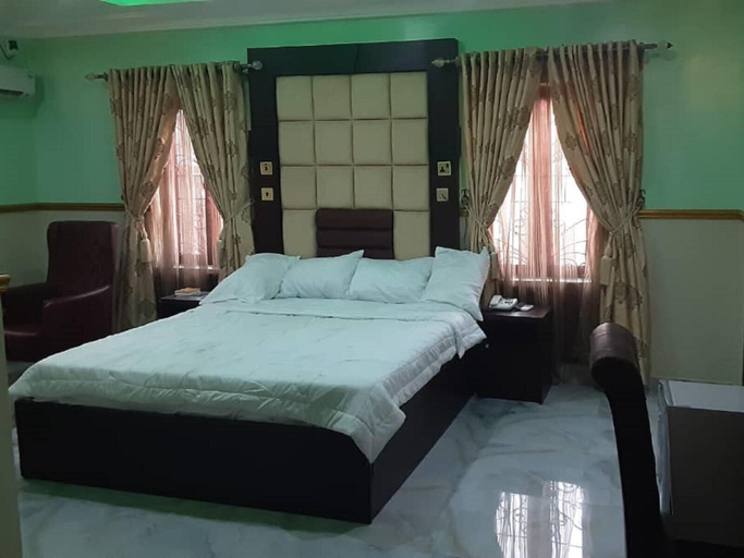 Bedroom 2, Royal City Dubai Hotel & Suites, Oyi
