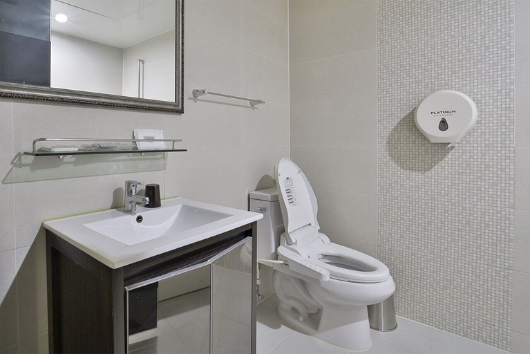 Bathroom 4, Platinum Hotel, Jung
