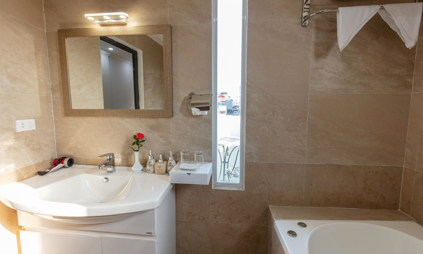 Bathroom 5, Golden Legend Palace Hotel, Hoàn Kiếm