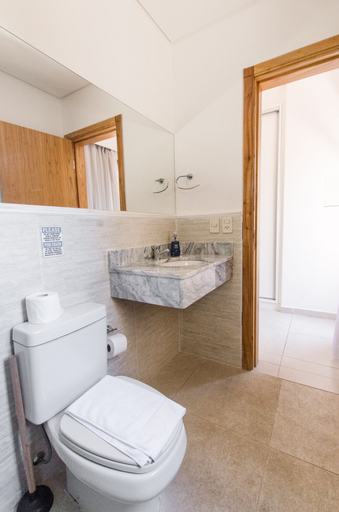 Bathroom 4, Victoria Village, Asunción