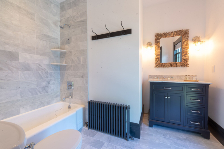 Bathroom 4, Addison Choate Inn, Essex