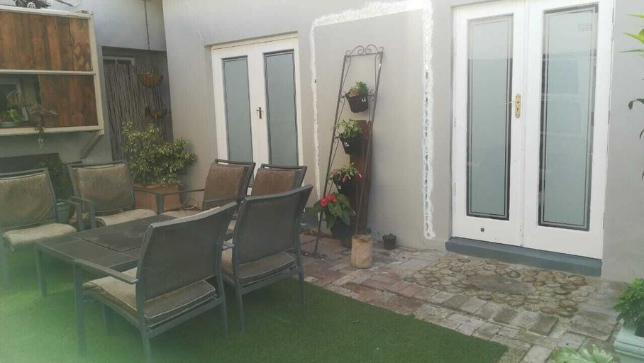 Others 5, Melite Rooms, City of Cape Town