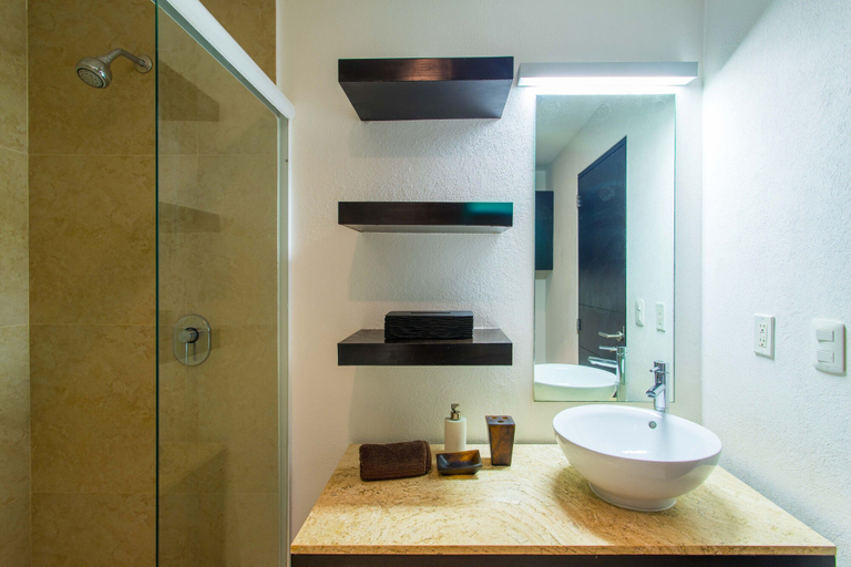Bathroom, TROPICAL Beachfront 1 BDR, Isla Mujeres