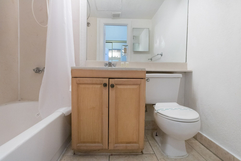 Bathroom, 436 Ocean View Studio, Broward