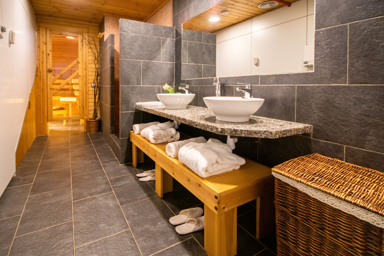 Bathroom 4, Accommodation de Salut Somlom, Barcelona