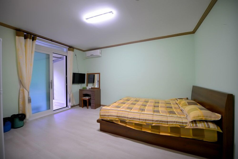 Bedroom 2, Jirisan Valley Pension, Namwon