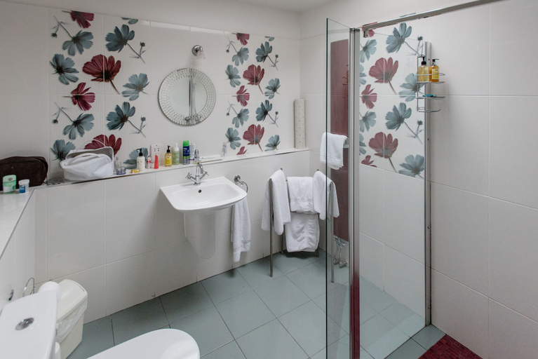 Bathroom 4, Mere Brook House, Wirral