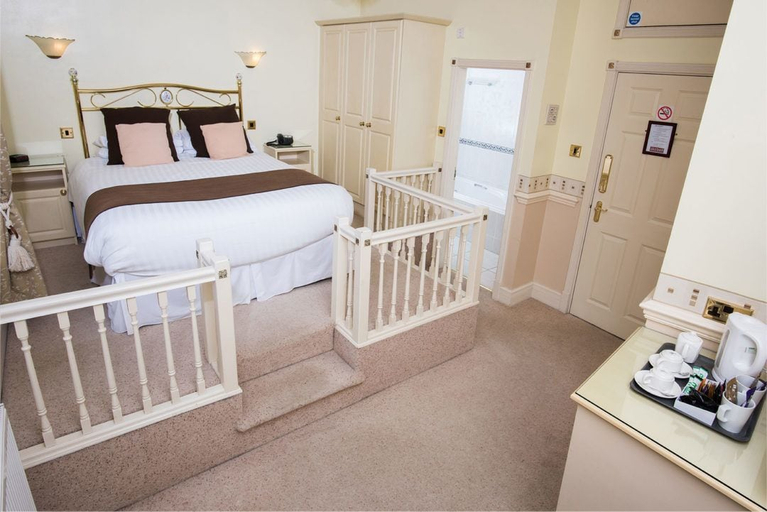 Bedroom 2, The Old Bell Inn, Oldham