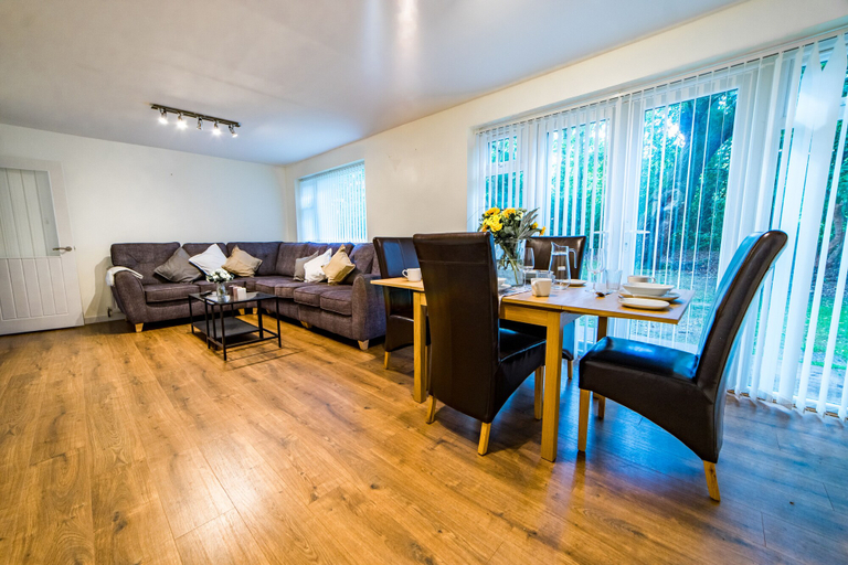 Others 5, The Whetstone exclusive oasis, Birmingham