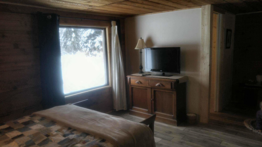 Bedroom 2, Wolfwood Guest Ranch, Thompson-Nicola