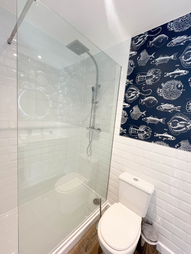 Bathroom 3, The Ridge, Anglesey