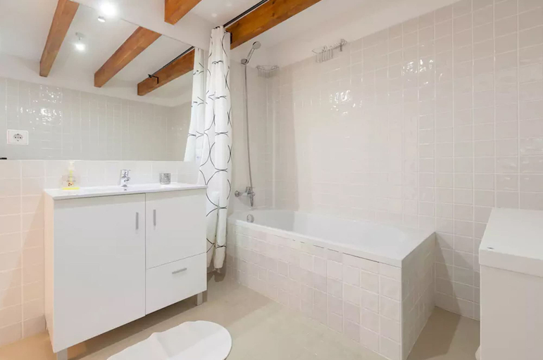 Bathroom 4, Boutique Rentals Hidden Treasure Douro Apartment, Porto