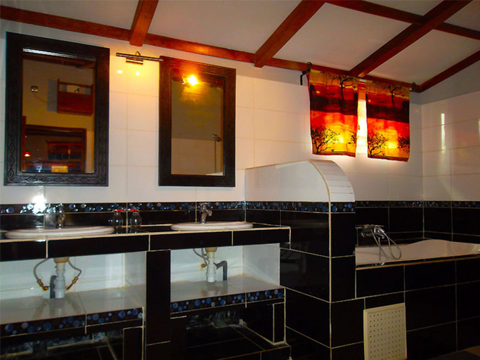 Bathroom 4, Hotel Awalé Plage - Village vacances, Grand-Popo