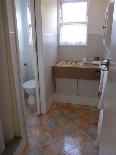 Bathroom 4, Fernleaf Motel, Rotorua