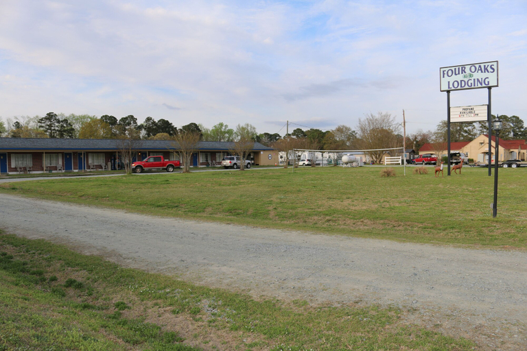 Exterior & Views 2, Four Oaks Lodging & RV Resort, Johnston