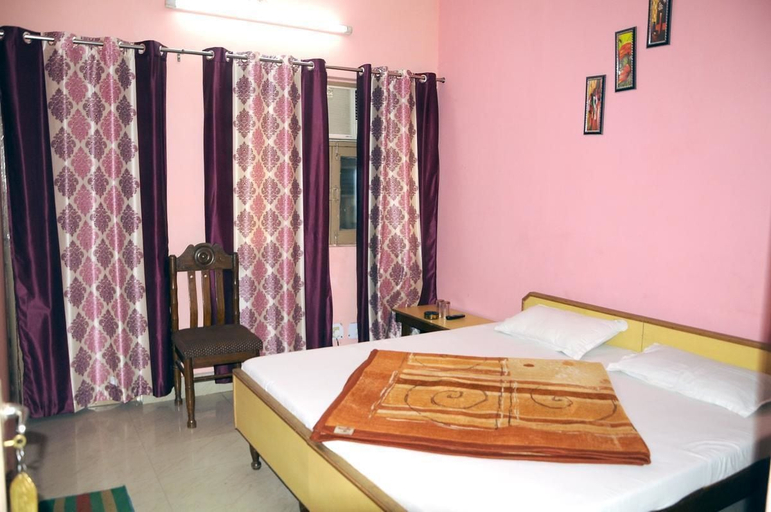 Bedroom 5, Hotel Golden, Hardwar