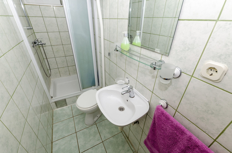 Bathroom 4, Apartments Dinko, Jelsa