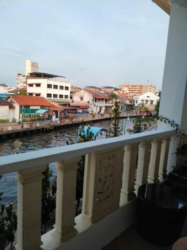 Exterior & Views 4