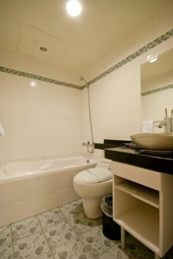 Bathroom 2, Green Park Hotel, Tainan