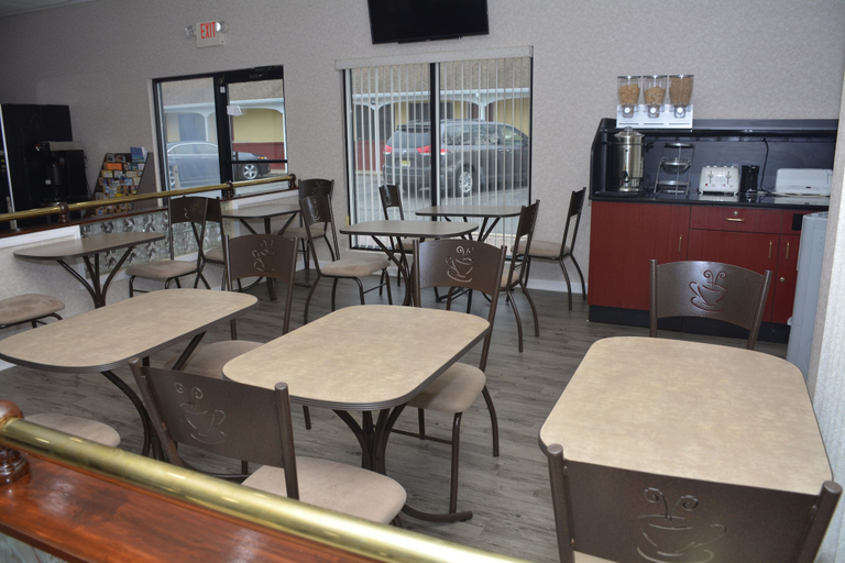 Food & Drinks 4, Atlantic Inn & Suites, Monmouth