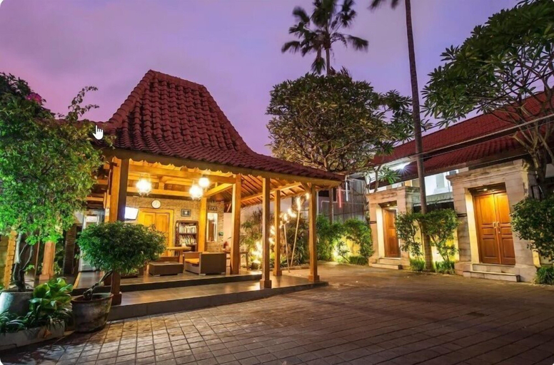 Exterior & Views, SMV . 8-BR · 8BR Pool Prime Area Walk to Beach N Shops Legian, Badung