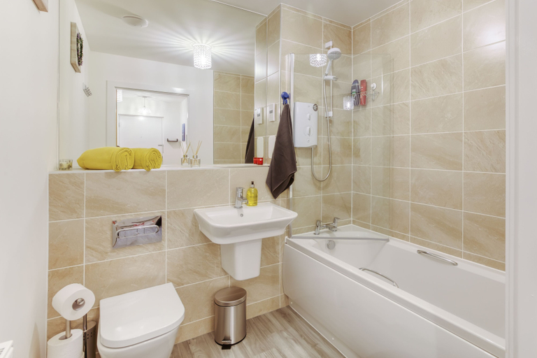 Bathroom 2, Modern 2 Bed Apartment in Central City, Edinburgh