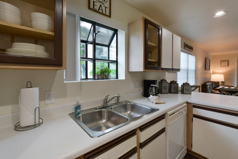 Others 4, Farm Charm Condo, Taney
