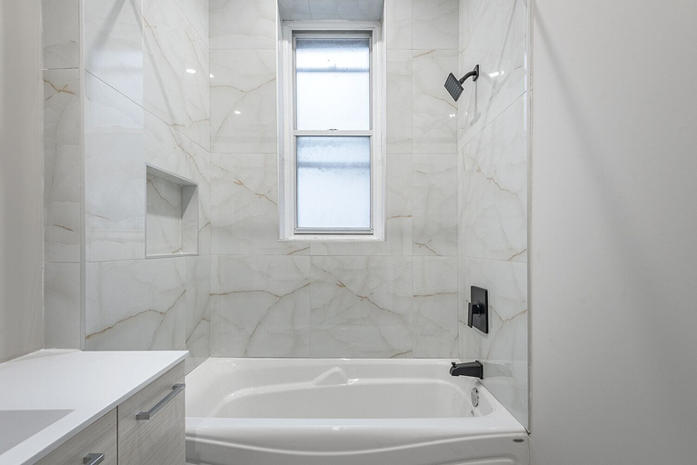 Bathroom 3, Beautiful 5BR in the HEART of Mile-End, Montréal