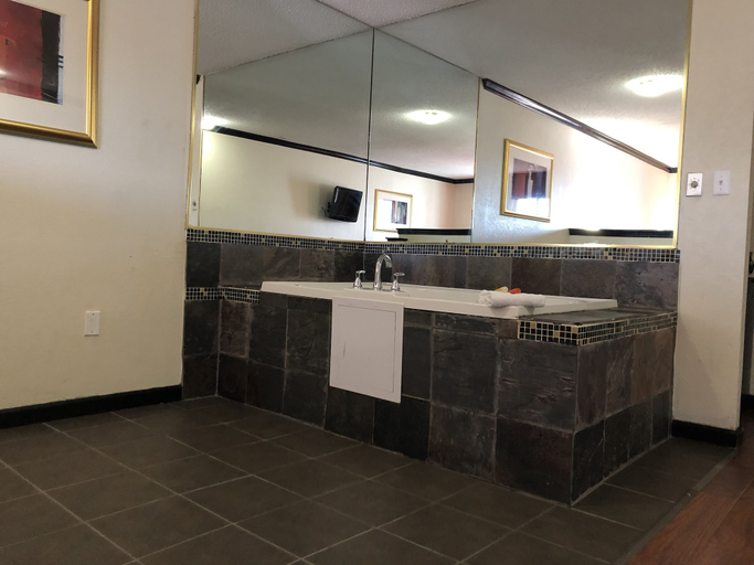 Bathroom 4, Araamda Inn Norcross, Gwinnett