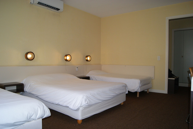Bedroom 2, La Truffiere, Lot