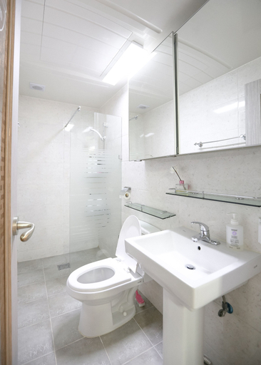 Bathroom 3, Lovely House, Mapo