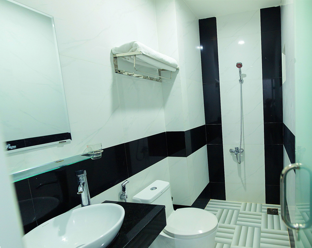 Bathroom 4, Hoa Cat Hotel, Qui Nhơn