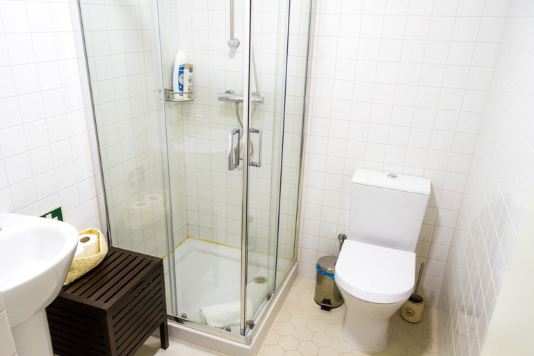 Bathroom 2, Liiiving - Historic Clérigos Studio - 1B, Porto