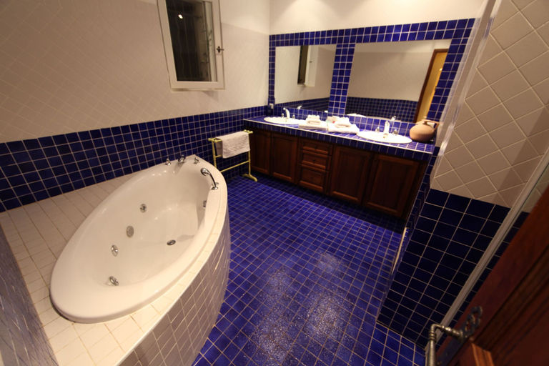 Bathroom, La Bastide De L'aube Chambre d hôtes, Bouches-du-Rhône