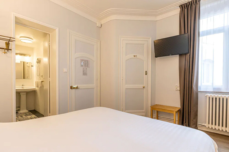 Bedroom 3, Hotel Saint Maurice, Nord