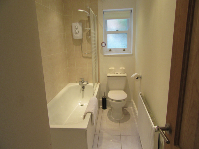 Bathroom 3, No 3, Sefton