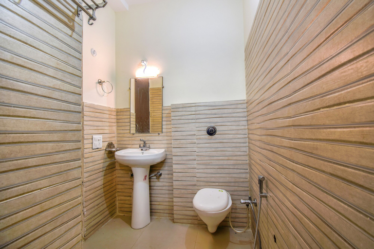 Bathroom 3, Fabexpress Bzoie Heritage, Dehradun