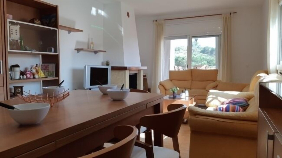 Others 4, Villa Benicarlo, Girona
