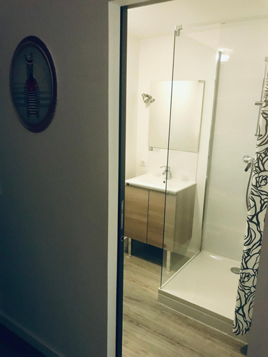 Bathroom 4, Hôtel Au Valéry, Hérault